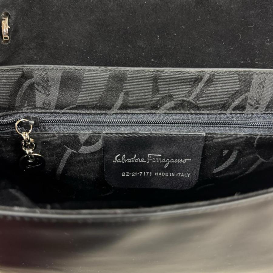 サルヴァトーレフェラガモ ショルダーバッグ レザー BZ-21・7171