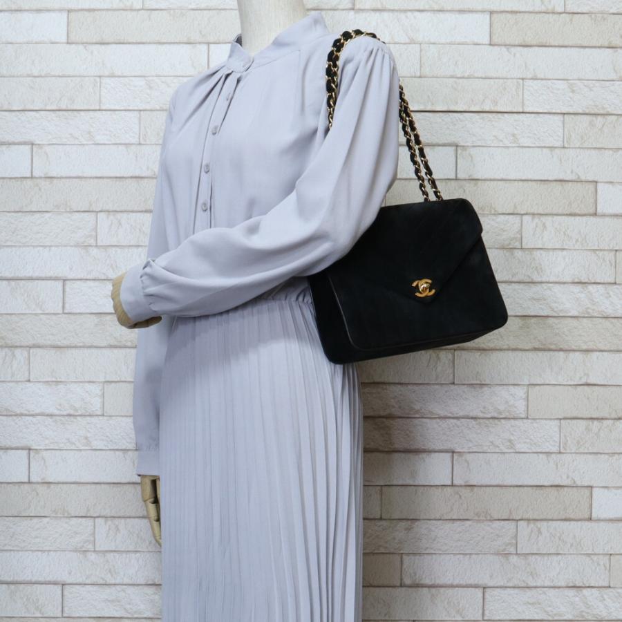 ペ*ん様 CHANEL　ショルダーバッグ　ワンショルダー　Vステッチ　ノベルティ CHANEL（シャネル） Vステッチ ショルダーバッグ ベロア ブラック