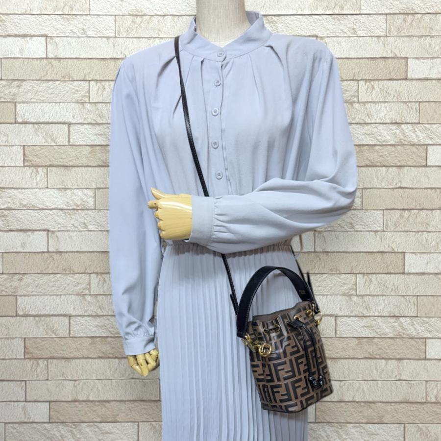 FENDI フェンディ モントレゾールミニ ショルダーバッグ レザー FENDI フェンディ モントレゾールミニ ショルダーバッグ レザー