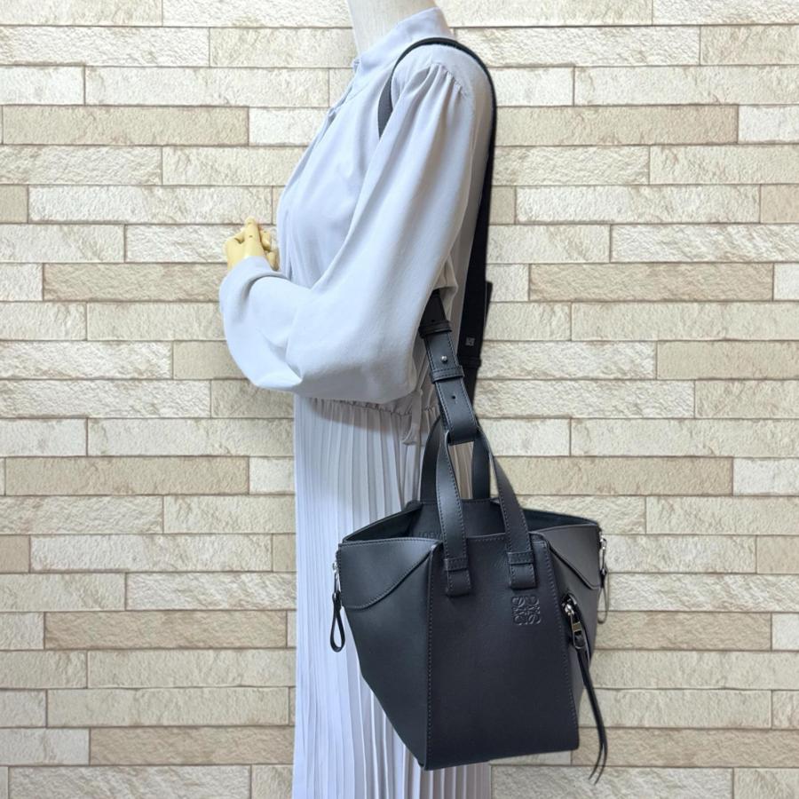 LOEWE（ロエベ） ハンモックバッグ コンパクト ショルダーバッグ