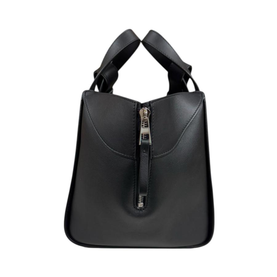 LOEWE（ロエベ） ハンモックバッグ コンパクト ショルダーバッグ