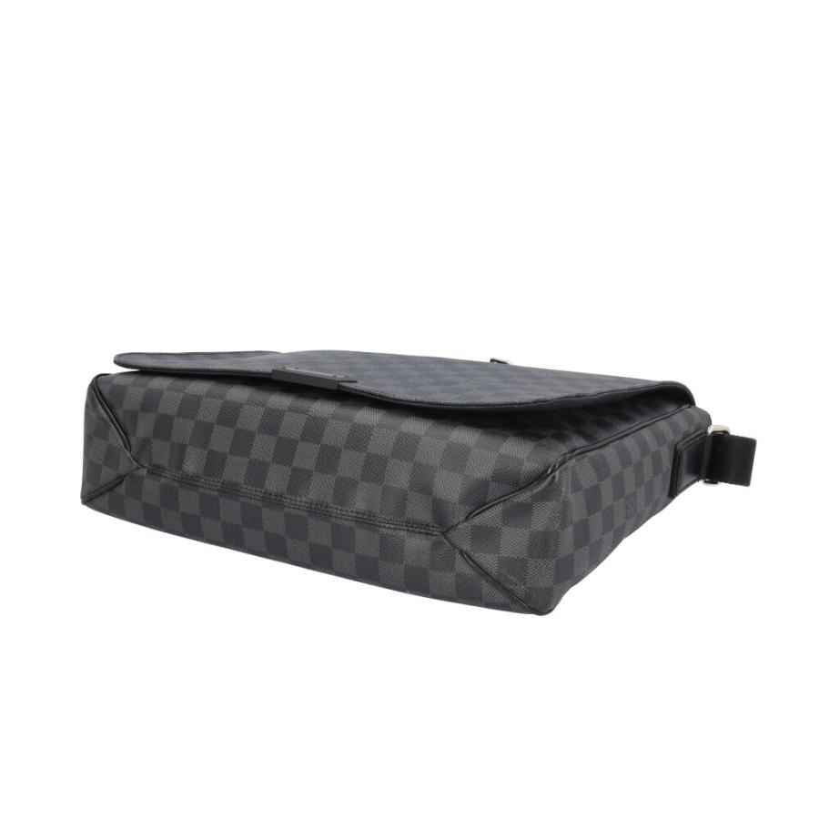 LOUIS VUITTON（ルイ・ヴィトン） ディストリクトGM ショルダーバッグ