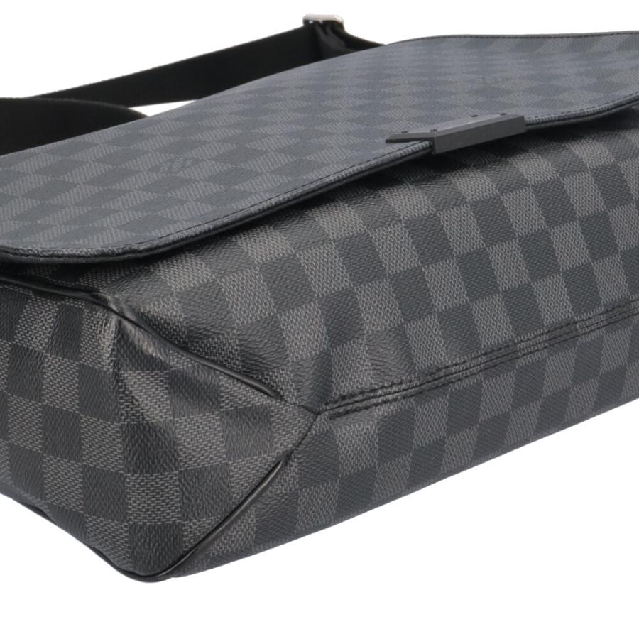 LOUIS VUITTON（ルイ・ヴィトン） ディストリクトGM ショルダーバッグ