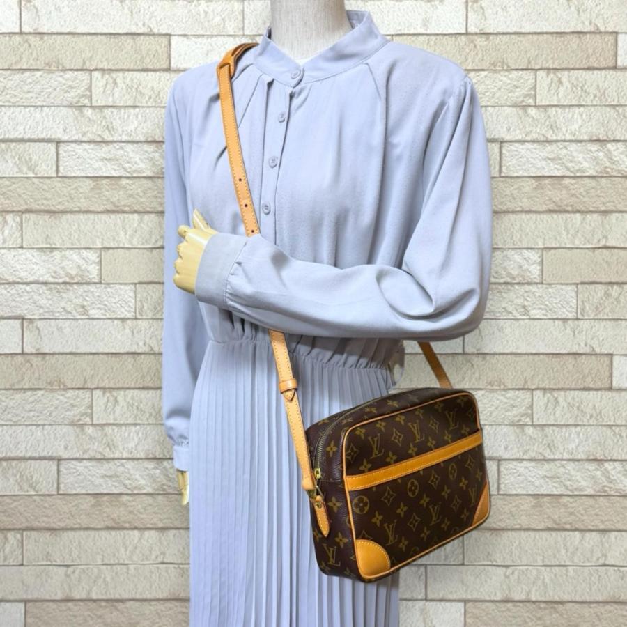LOUIS VUITTON（ルイ・ヴィトン） トロカデロ27 モノグラム ショルダー