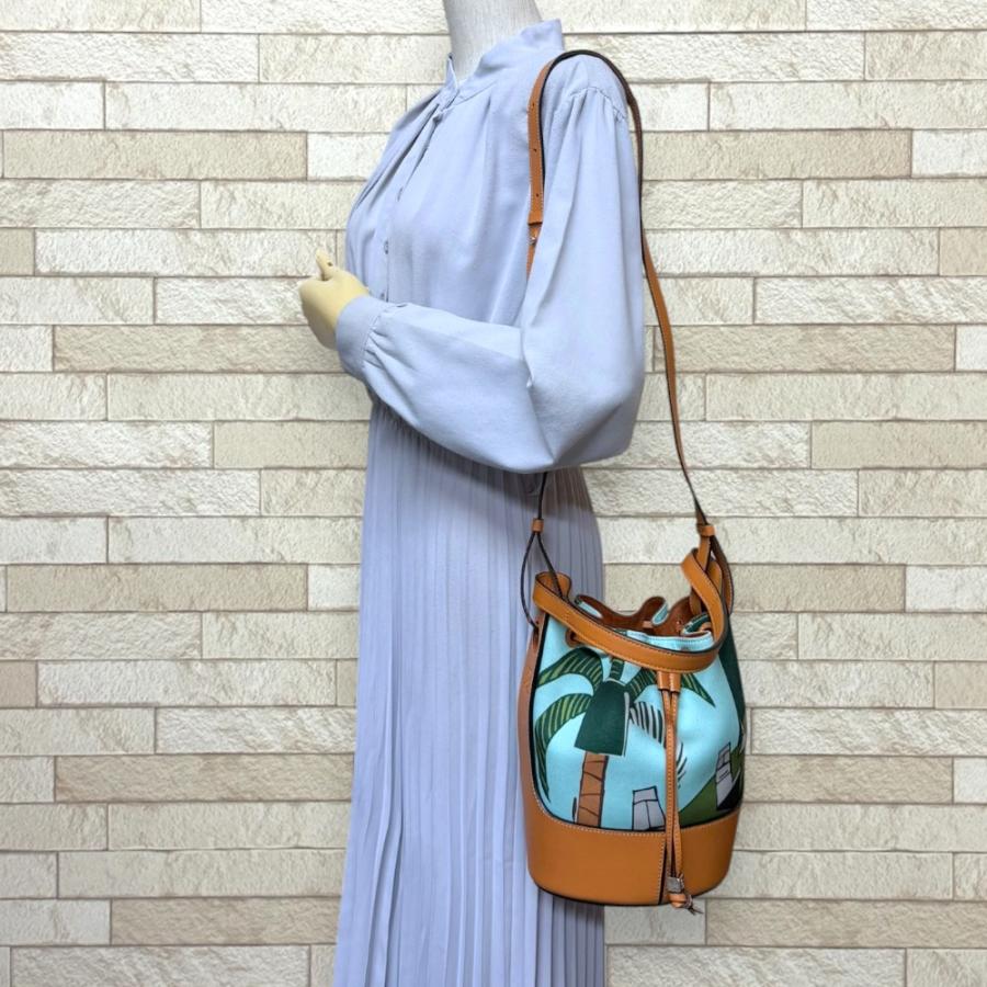 LOEWE（ロエベ） パウラズイビザコレクション バルーンバッグ スモール 
