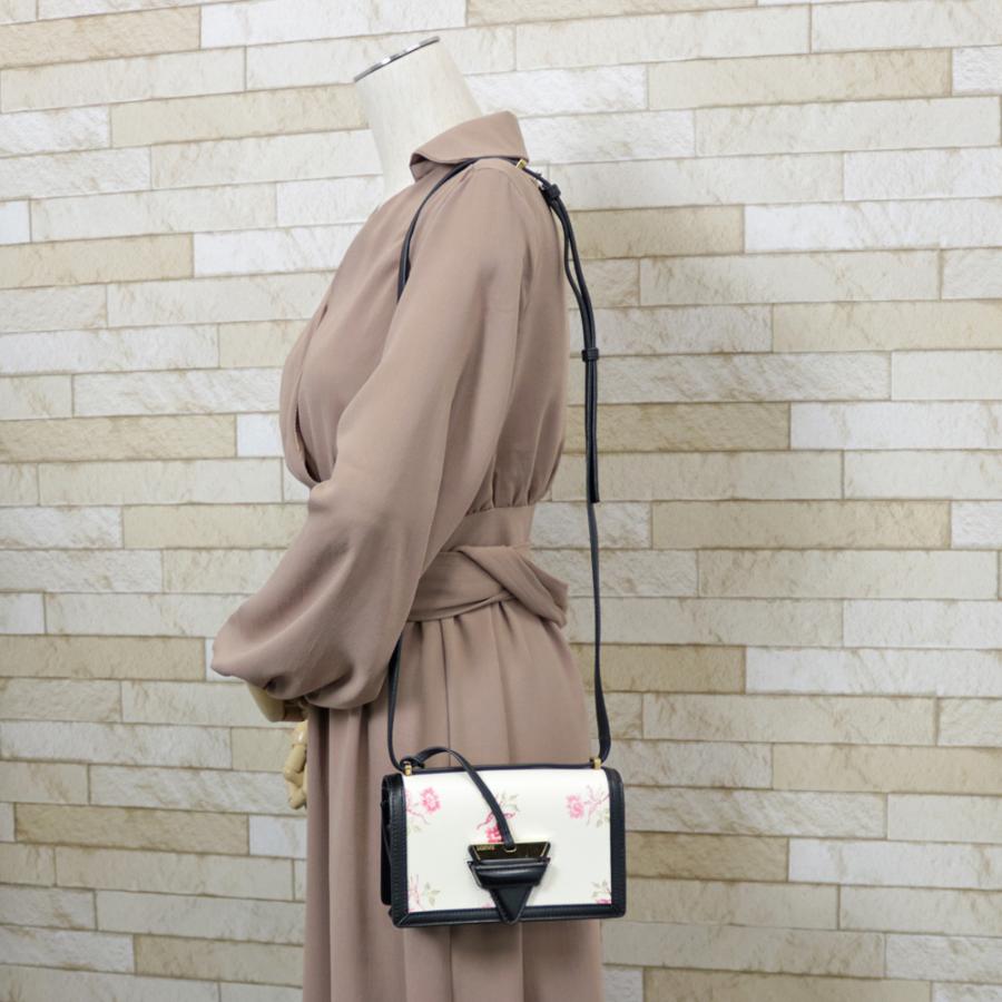 LOEWE（ロエベ） ショルダーバッグ フラワー柄 ホワイト 中古 限界