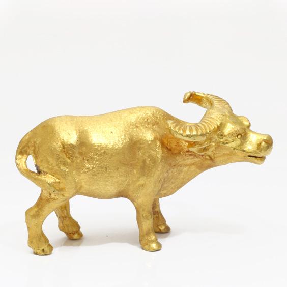 金製 水牛 牛 丑 約68.3g 足金 黄金展 縁起物 置物 ゴールド うし ウシ