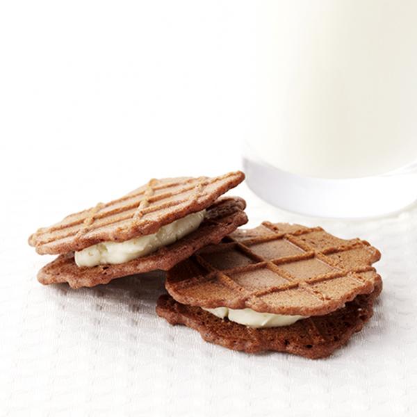 クリスマス お菓子 お歳暮 2025 ギフト まとめ買い スイーツ 退職 お礼の品 ポイント利用 爆買 個包装 クリスピーサンド ワッフル ショコラ 24個 | R.L | 06