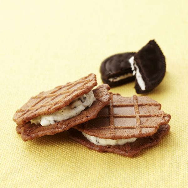 クリスマス お菓子 お歳暮 2025 ギフト まとめ買い スイーツ 退職 お礼の品 ポイント利用 爆買 個包装 クリスピーサンド ワッフル ショコラ 24個 | R.L | 08