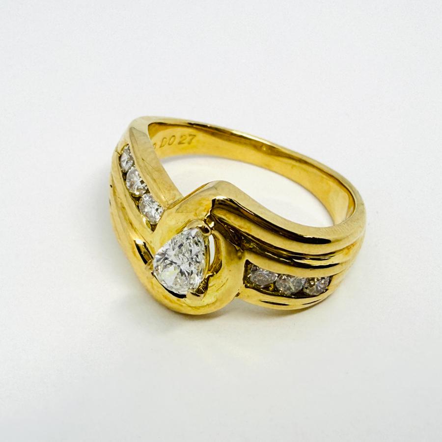 30万円DORETTEドレット リング18金 リング 18金 ダイヤモンド 0.30ct 0.27ct しずく ティアドロップ 指輪