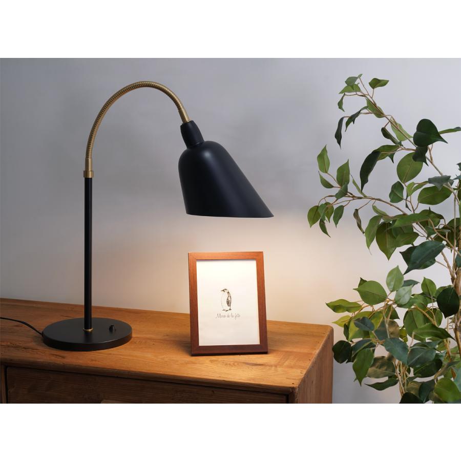 Arne Jacobsen (アルネ・ヤコブセン) Bellevue Lamp AJ8 テーブル