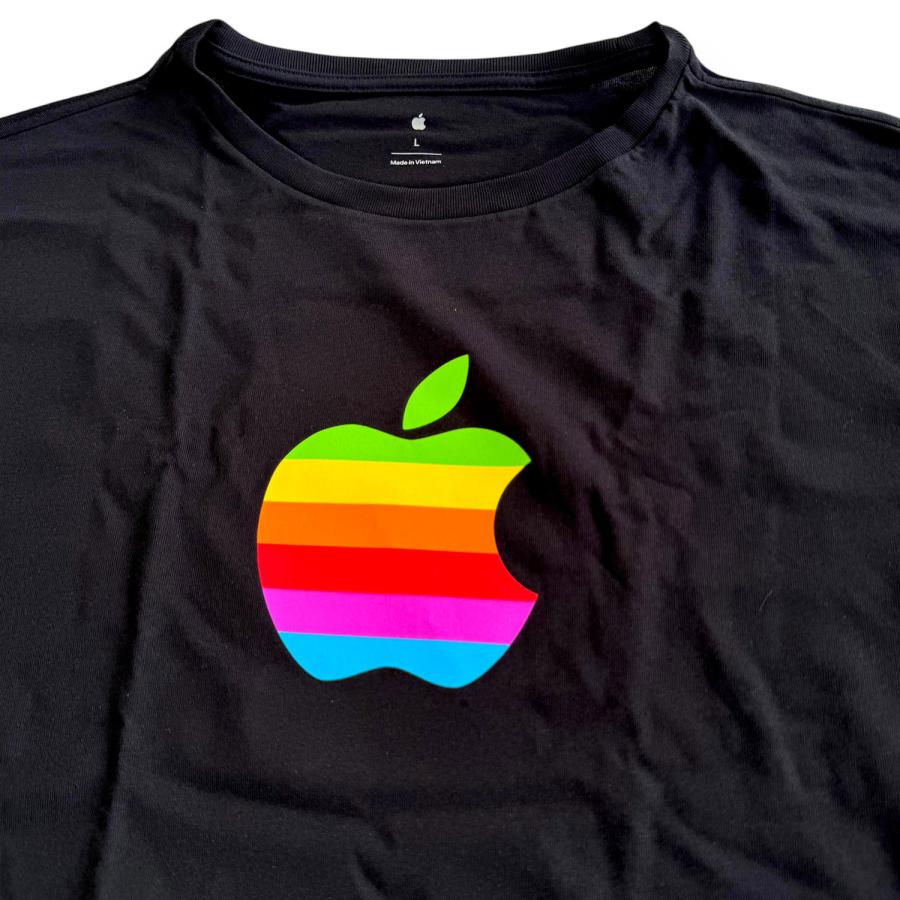 Apple　Rainbow Apple Logo T-Shirt　アップル　Tシャツ スーベニア　オフィシャル　企業 |  | 01
