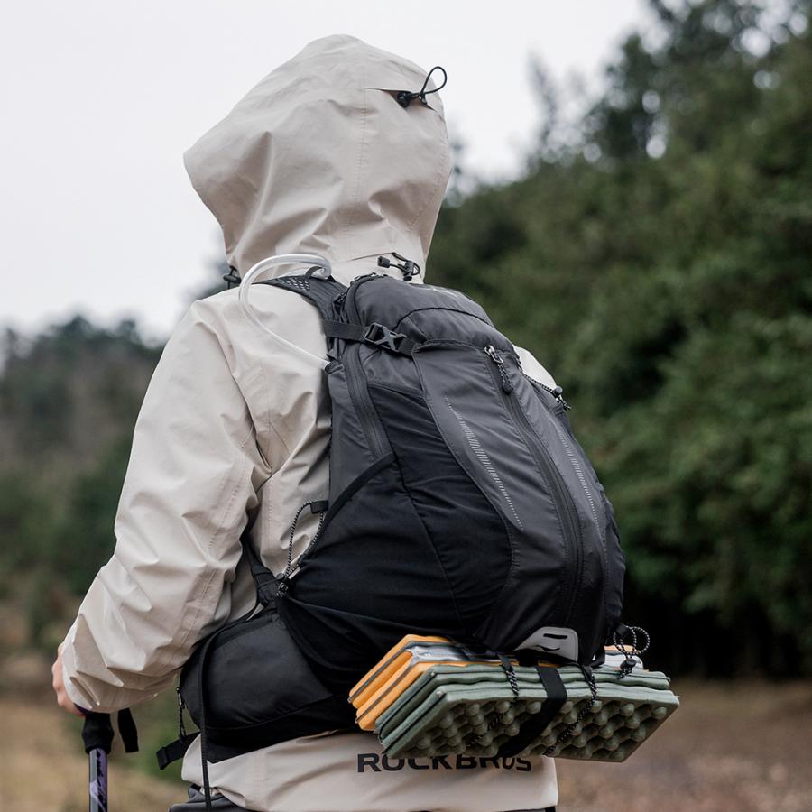 キャンプ　登山　リュック リュック 登山 アウトドア バックパック 17L 軽量 防水カバー付き 多