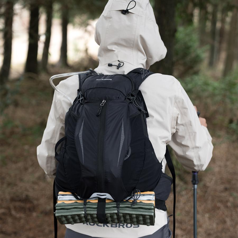 リュック 登山 アウトドア バックパック 17L 軽量 防水カバー付き 多
