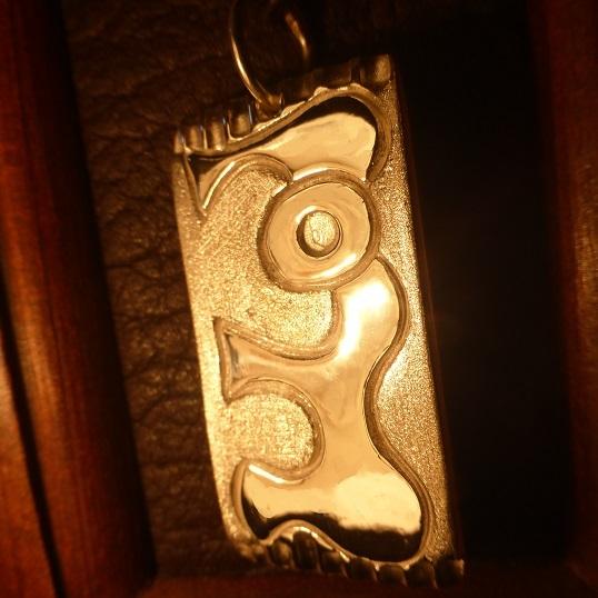 銀画「横向きの愛(ブララリゴ)」 |  | 02