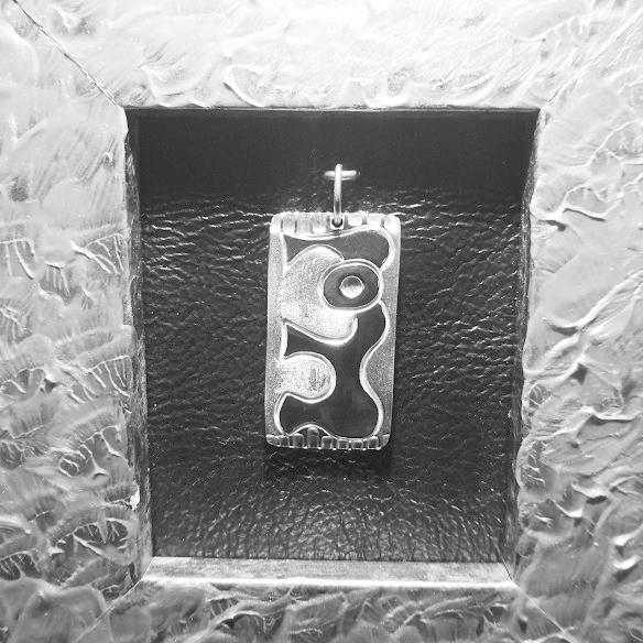 銀画「横向きの愛(ブララリゴ)」 |  | 04