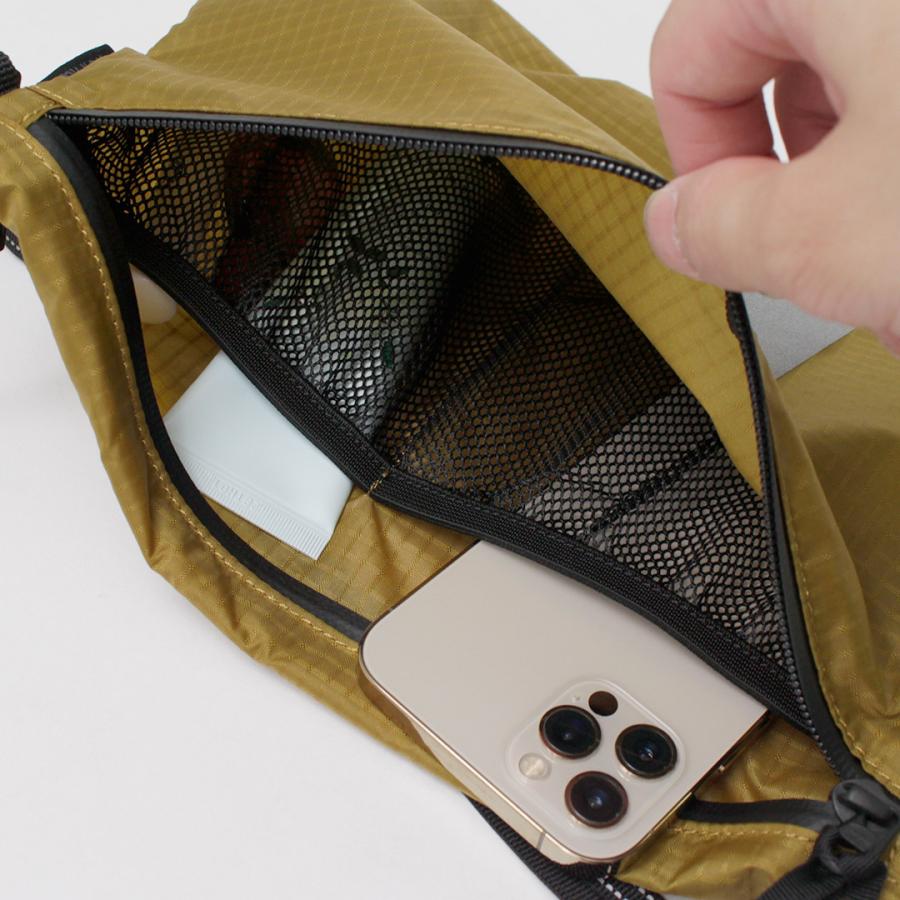 AND WANDER（アンドワンダー） グラミチ ナイロンサコッシュ / ポーチ 撥水 バッグ ナイロン アウトドア レジャー 肩掛け | and wander | 12