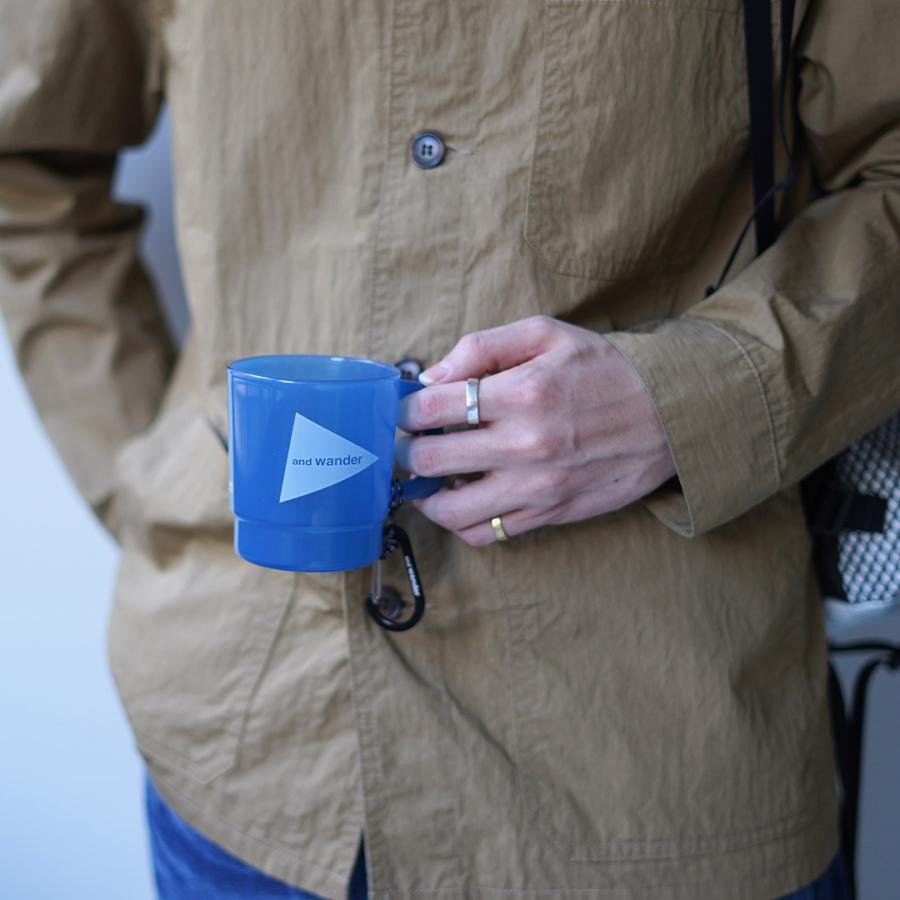 AND WANDER（アンドワンダー） ロゴ PPマグカップ / コップ プラスチック 軽量 アウトドア レジャー キャンプ カラビナ BPAフリー | and wander | 16