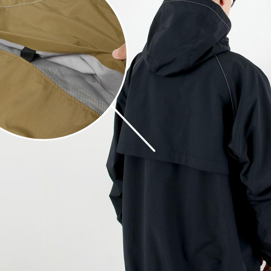 and wander（アンドワンダー） ルーズフィッティング レインジャケット