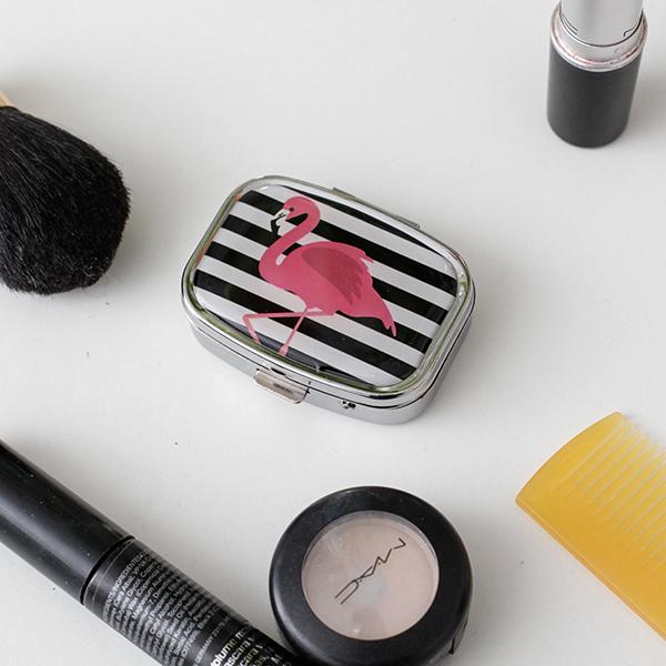 KIKKERLAND フラミンゴ ピル ボックス CD61 ランダムカラー カラー指定不可 | KIKKERLAND | 01