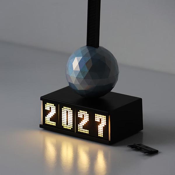Hachette トイ&ブック "NYE ミニボールドロップ" Toy&Book "NYE Mini Ball Drop" |  | 01