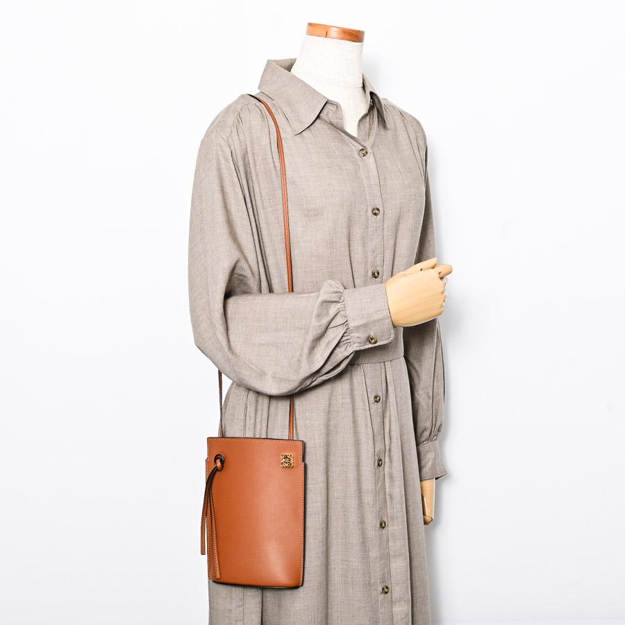 LOEWE ロエベ ダイスポケット タン 【公式通販】
