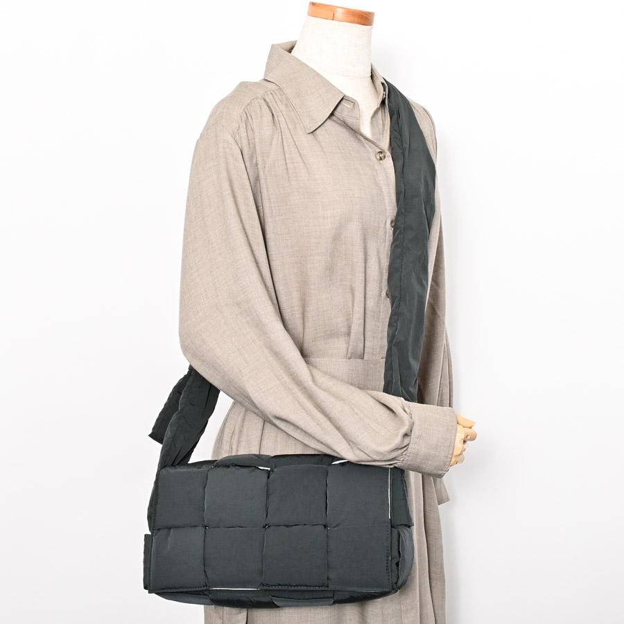 美品 ボッテガヴェネタ パデッド テック カセット クロスボディバッグ 三越伊勢丹 | Bottega Veneta/ボッテガ・ヴェネタ_Men通販