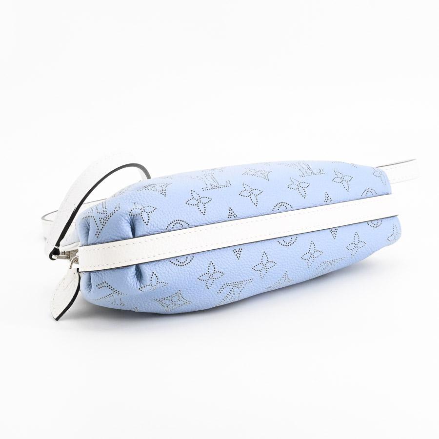 【美品】ルイヴィトン【LOUIS VUITTON】M80497 スカラ ミニ ショルダーバッグ モノグラムマヒナ ホワイト ライトブルー グラデーション パーフォレーション カーフレザー パンチング ポシェット 斜め掛け LV SCALA MINI POUCH MAHINA【Aランク】【中古】 LOUIS VUITTON - 【美品】ルイヴィトン【LOUIS VUITTON】M80497 スカラ
