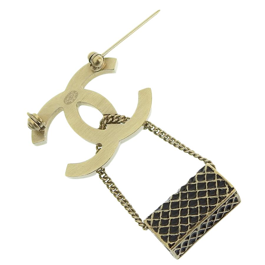 CHANEL マトラッセ　ブローチ CHANEL（シャネル） マトラッセバッグチャーム ココマーク ブローチ