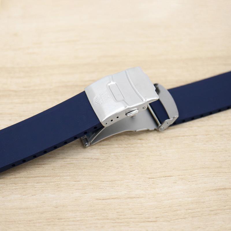 新品未使用　エルマンノシェルビーノ　ベルト ホワイト LUMINOX（ルミノックス） 正規品 替えベルト 交換用ベルト 純正ラバー