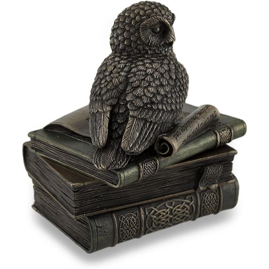 フクロウの金属製置物 本の上に座る 本の上に立つ真鍮製のフクロウの