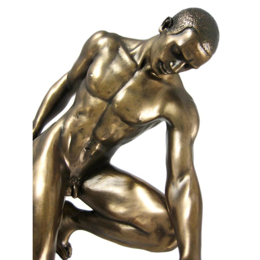 ブロンズ風仕上げ ひざまずくヌードの男性像 彫刻置物 インテリア彫像 