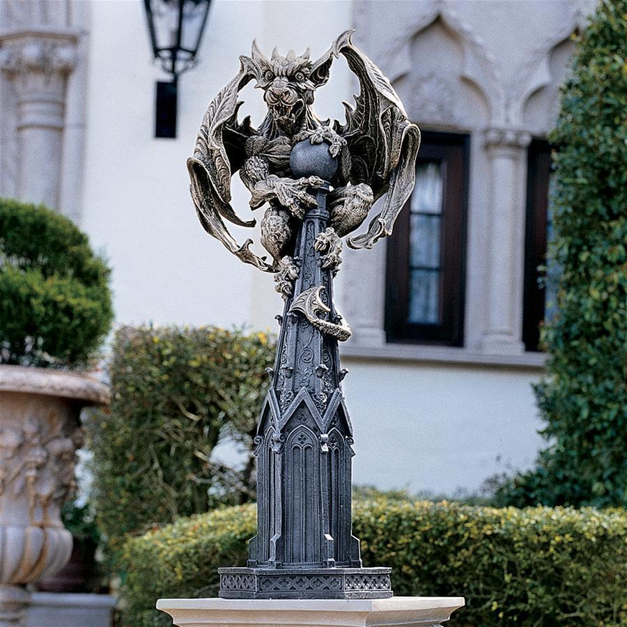 王国のガーゴイル 調査官 ラプター猛禽類 ガーデン彫刻 彫像 庭園