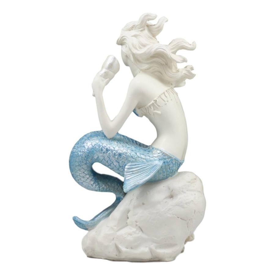 巻貝を持った青い尾ヒレの大洋の女神（人魚）マーメイド 海洋