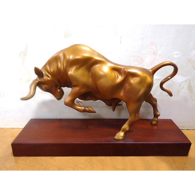 即納！風水的 幸運を呼ぶ ブロンズ製チャージング・ブル金色の雄牛の