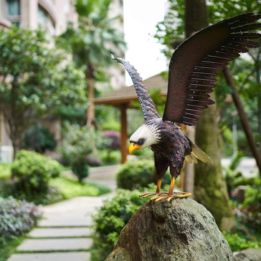 羽根を伸ばして羽ばたいている白頭鷲の彫像金属製アート大型ワシ彫刻