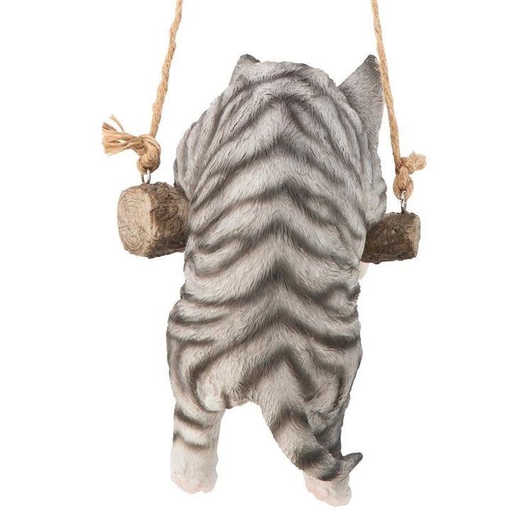 止まり木に乗った灰色のトラ猫の彫像吊り下げられたネコ彫刻カワイイ