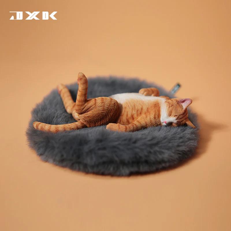 1/6サイズ クッションで眠る、茶白猫 リアルフィギュア ネコ動物彫像