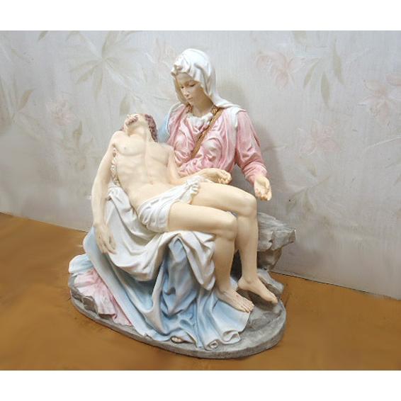 この崇高な高さ約27cmのミケランジェロ作のピエタ彫像装飾置物彫刻