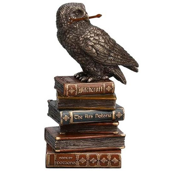 魔法の杖を咥えた、シロフクロウ（白梟） 高さ 約14cmブロンズ風仕上げ