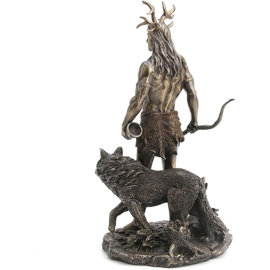 ケルト神話の狩猟の神にして冥府神ケルヌンノス 鹿とオオカミを ケルト神話の狩猟の神にして冥府神ケルヌンノス 鹿とオオカミを