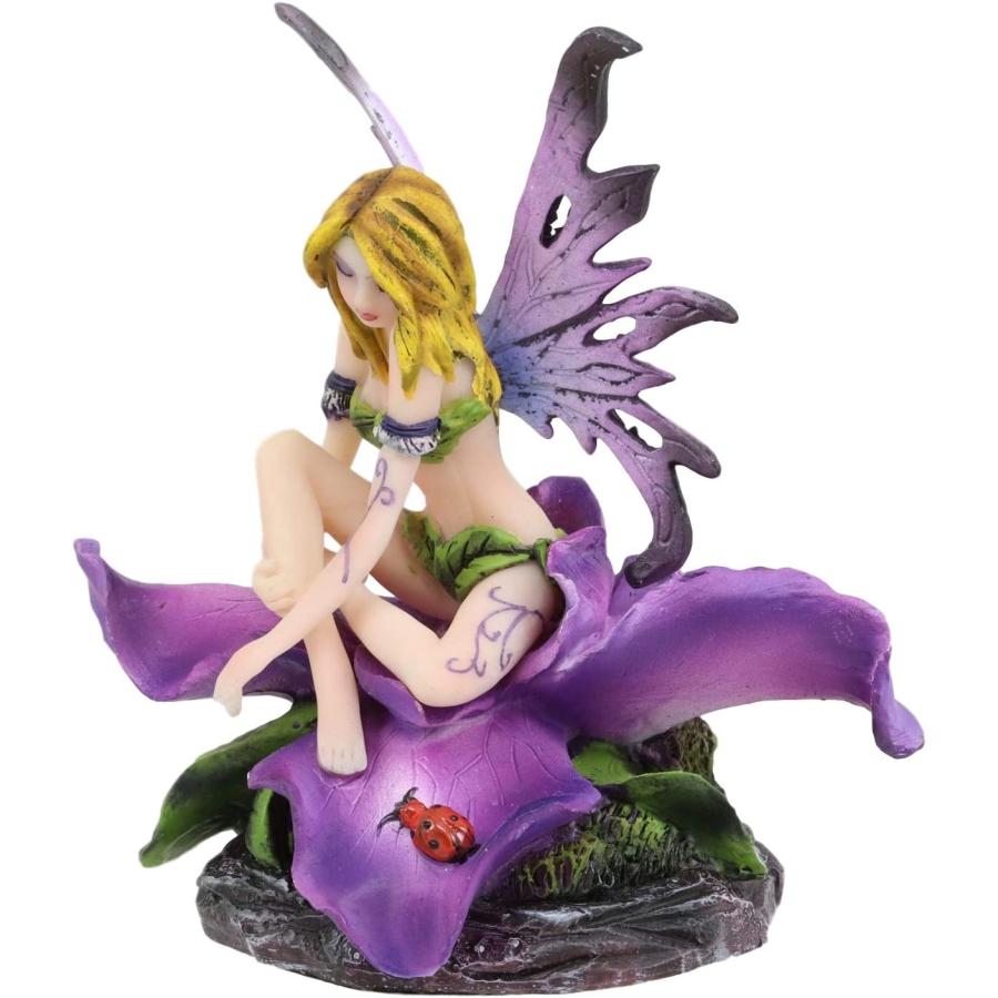 てんとう虫と紫のアイリスの花に座る美しい金髪の妖精ペチュニア彫像