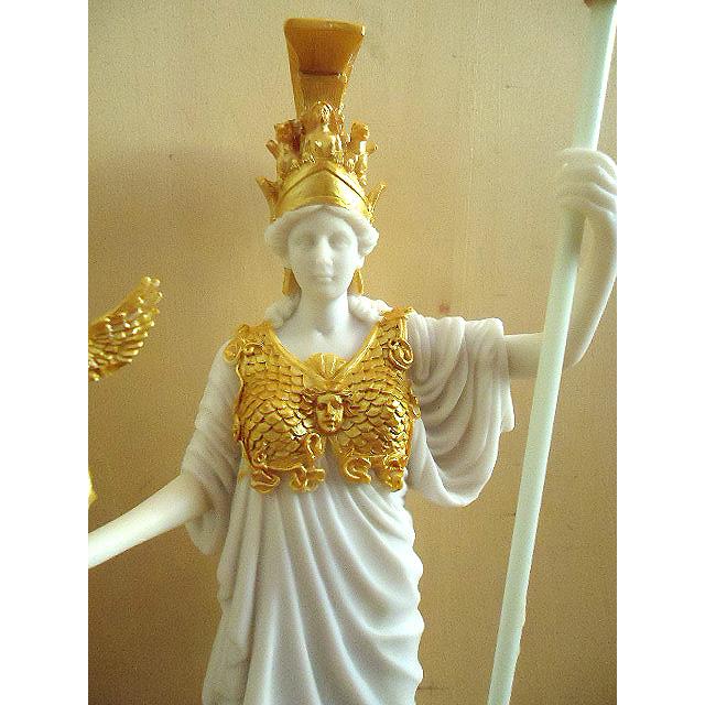 アテナ：知恵と戦争の女神