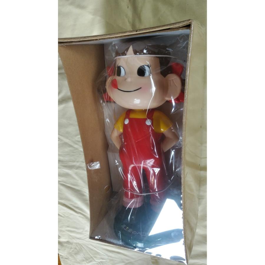 不二家ペコちゃん人形未開封品（瞳〇型、台座は深緑色ブリキタイプ