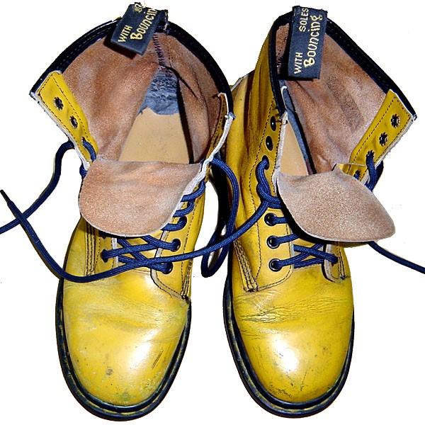未使用　ドクターマーチン　イエロー　19cm 英国製 DR.MARTENSドクターマーチン 8ホールブーツ イエロー UK4