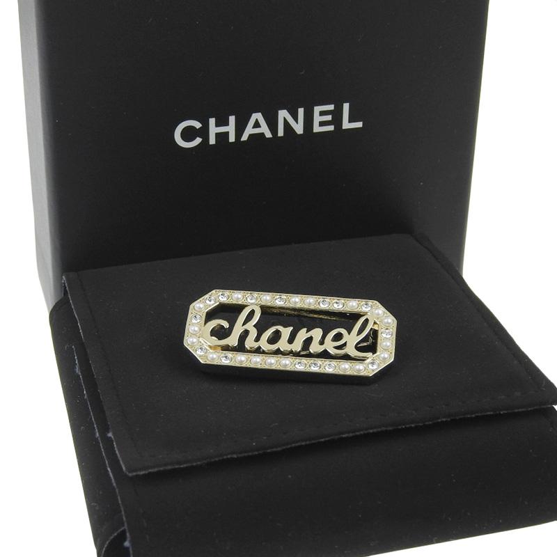 新品！CHANELシャネルCCロゴ ブローチ パールラインストーンゴールド色 CHANEL（シャネル） ブローチ ロゴ フェイクパール ラインストーン