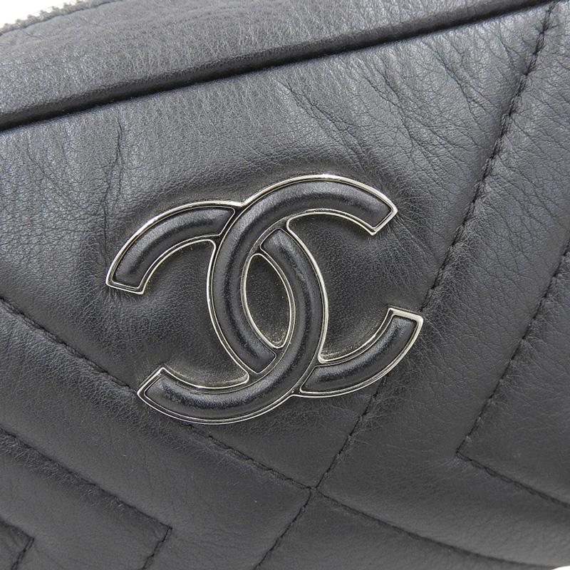 シャネル CHANEL シェブロン Vステッチ フリンジ チェーンショルダー ショルダーバッグ レザー ブラック A57617 25番台 中古 新入荷 CH1011 V Stitch シャネル CHANEL シェブロン Vステッチ フリンジ チェーン