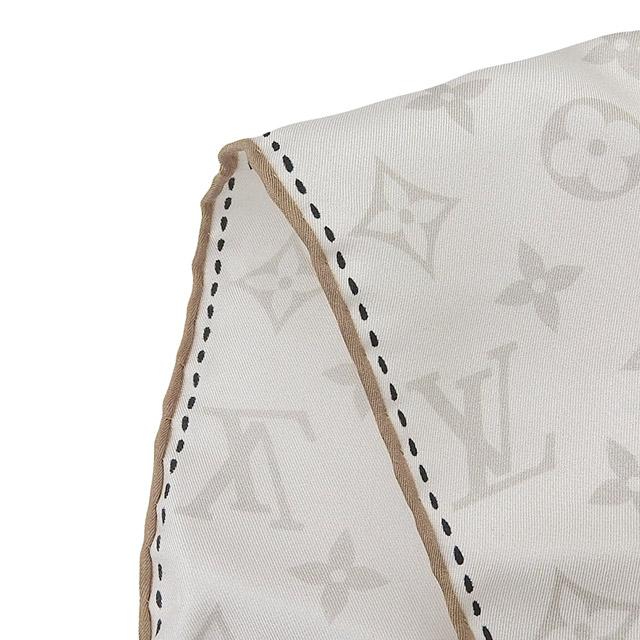 LOUIS VUITTONシルク　ポケットチーフ　ルイヴィトン　透かし　ハンカチ LOUIS VUITTONシルク ポケットチーフ ルイヴィトン 透かし ハンカチ