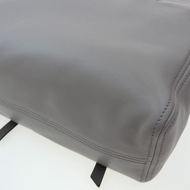 miu ミュウミュウ MIUMIU トートバッグ ロゴモチーフ レザー グレー  