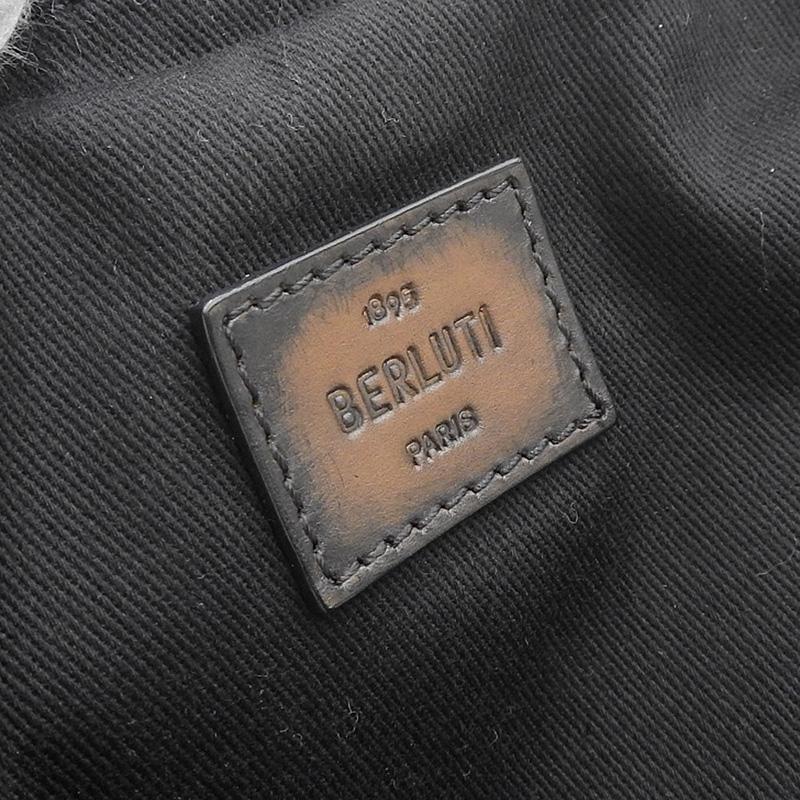 Berluti（ベルルッティ） ディスカバリー ボディバッグ ワンショルダー